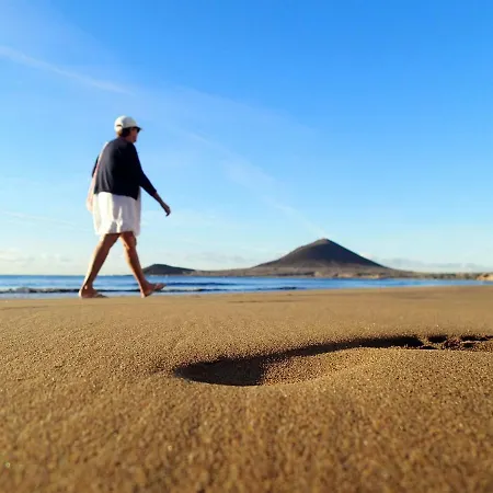 Beach Front Seaview Wifi Apartment El Medano (Tenerife)